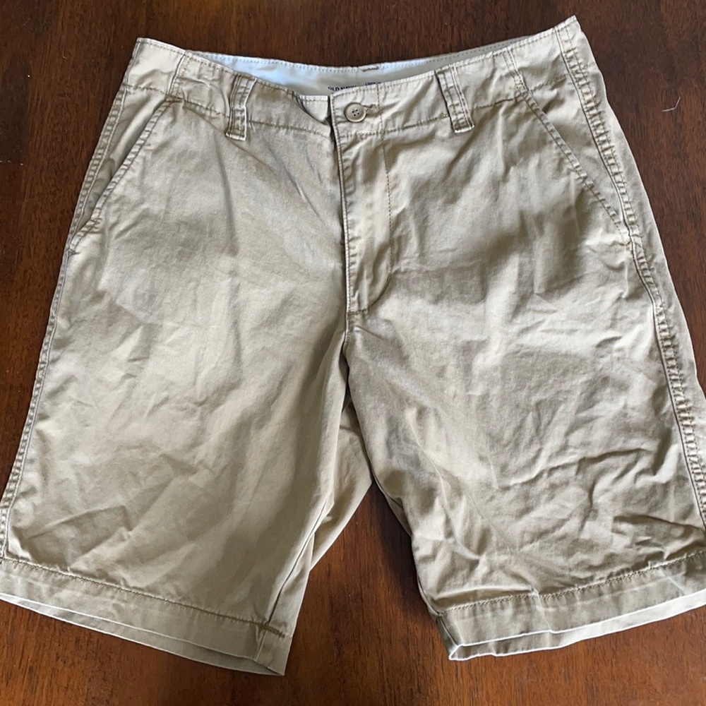 Old Navy Men’s khaki Shorts. New without tags.